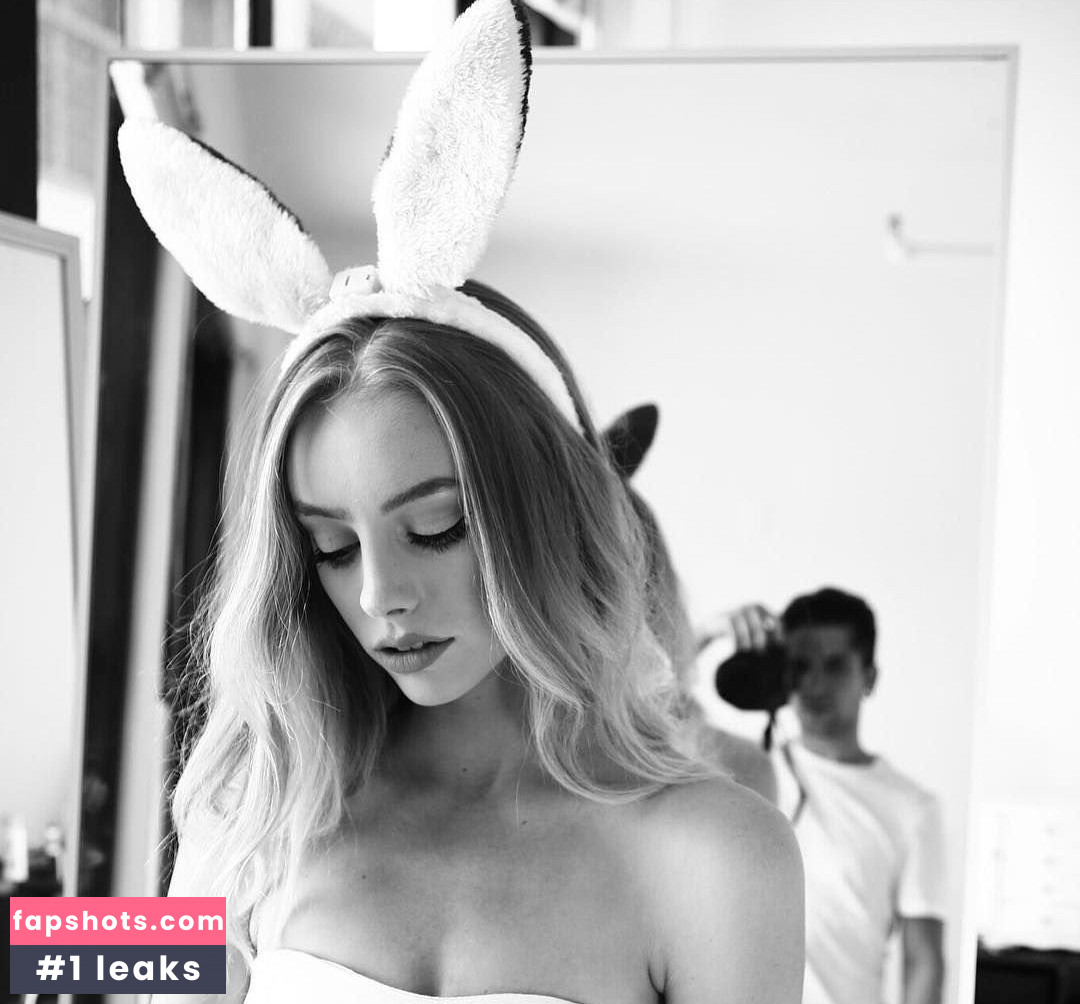 Ali Miller gallery photo #86