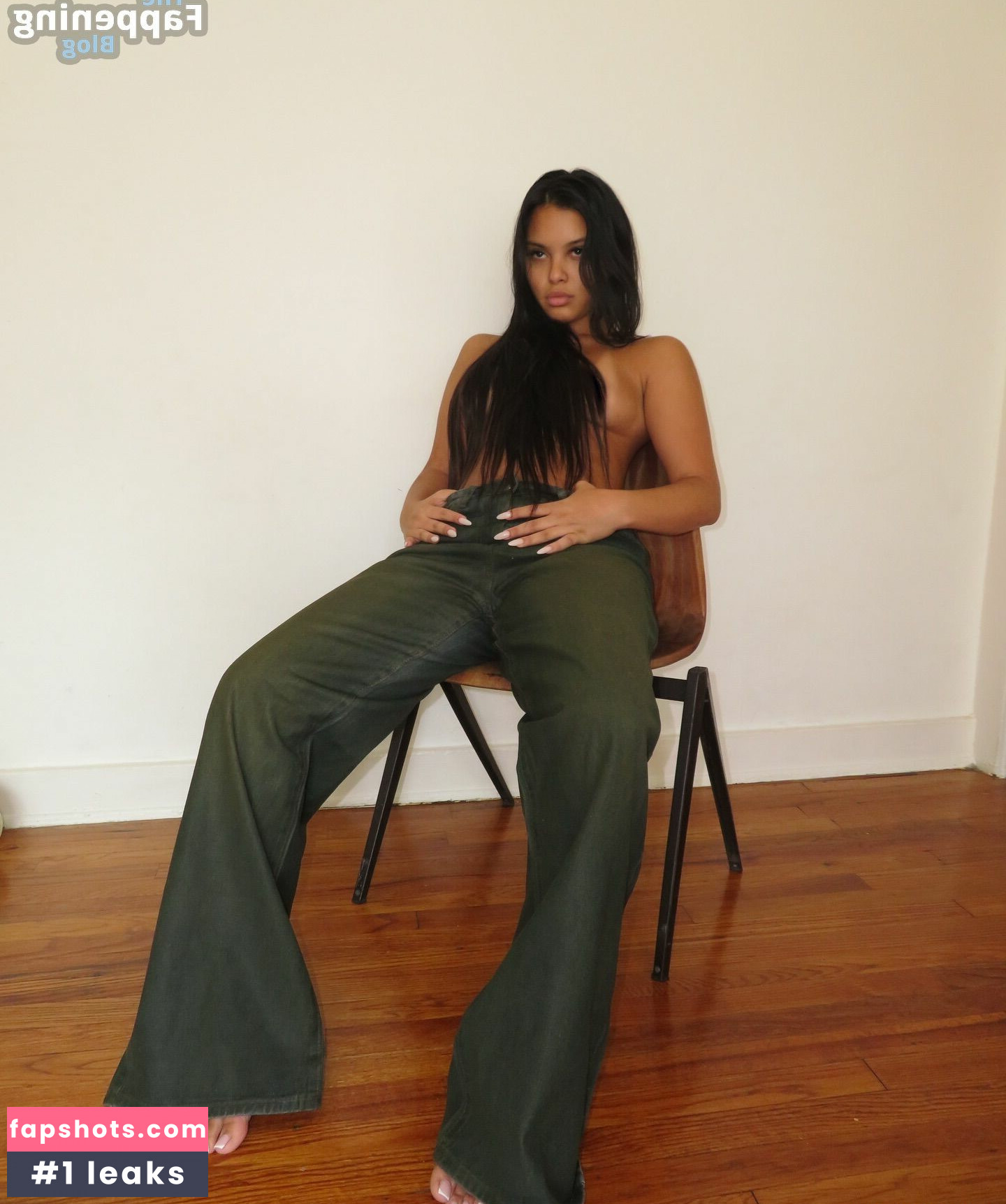 Aliana Mawla gallery photo #16