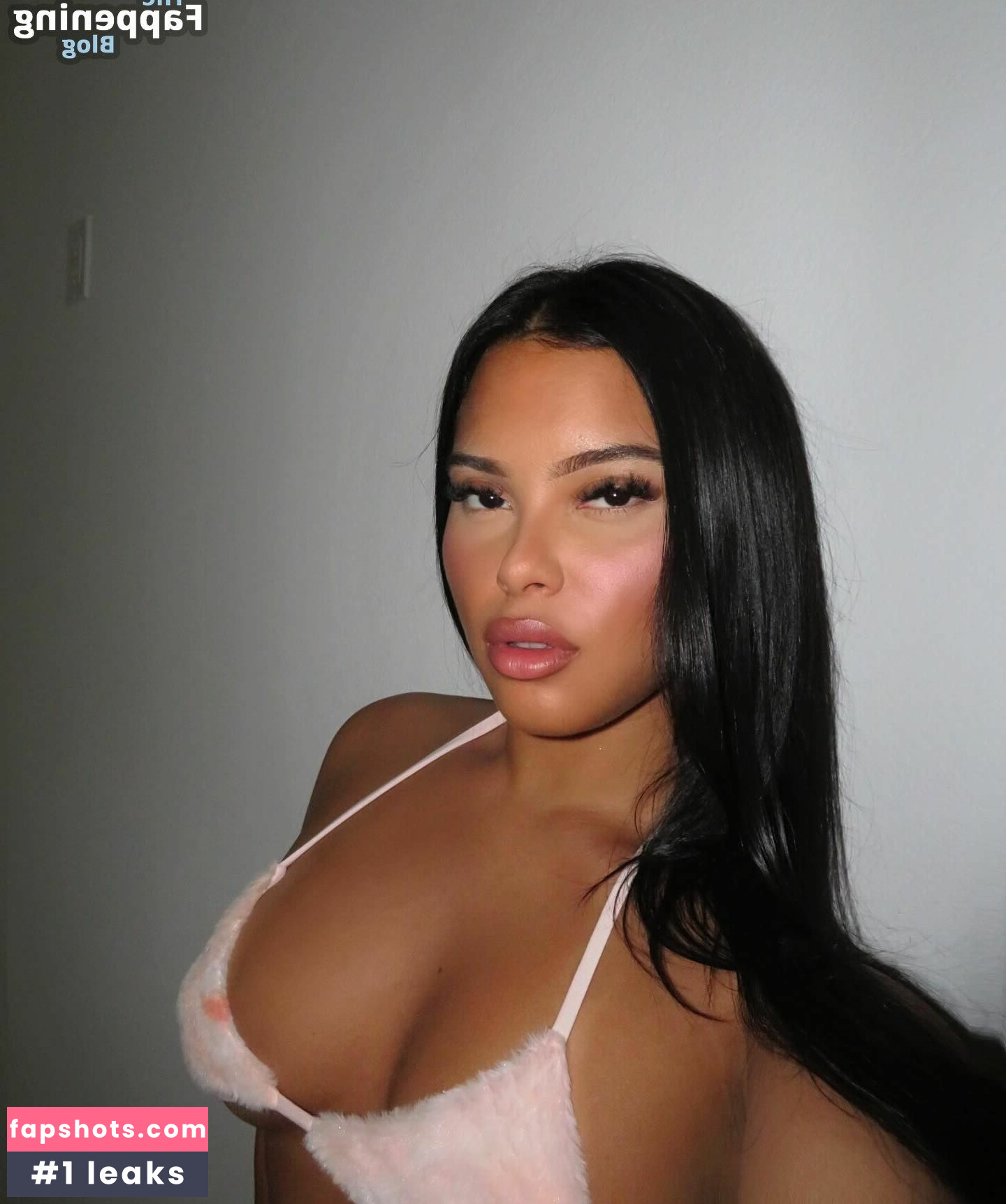 Aliana Mawla gallery photo #19