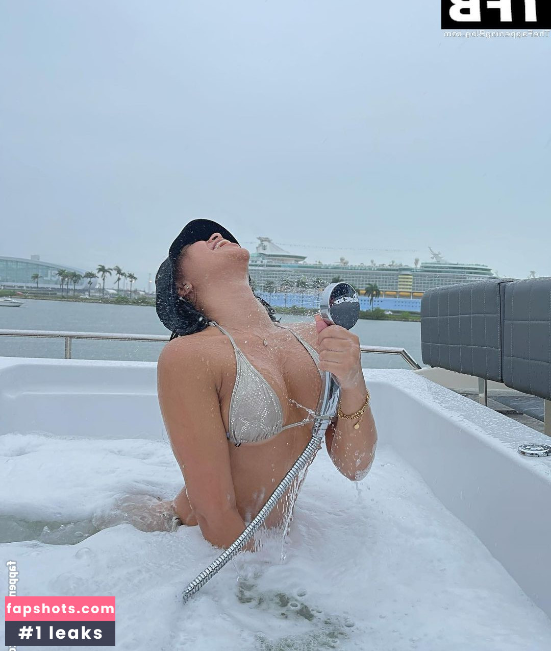 Aliana Mawla gallery photo #91