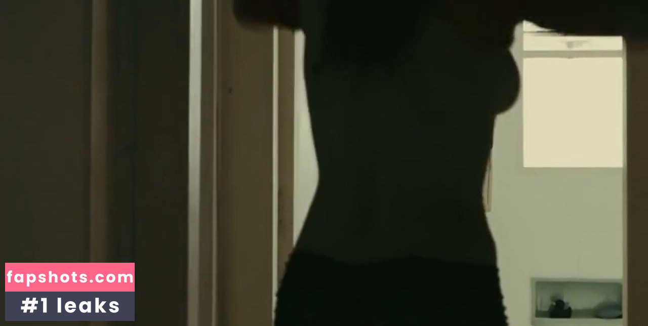 Alice Braga gallery photo #22