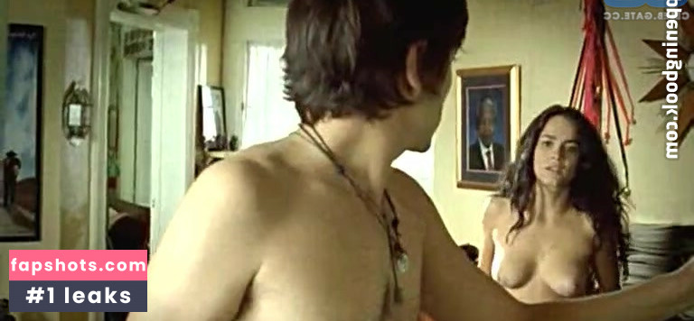 Alice Braga gallery photo #10