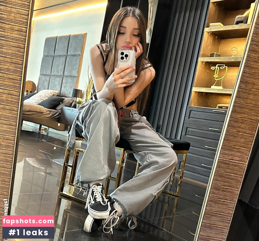 Alice Delish gallery photo #1318