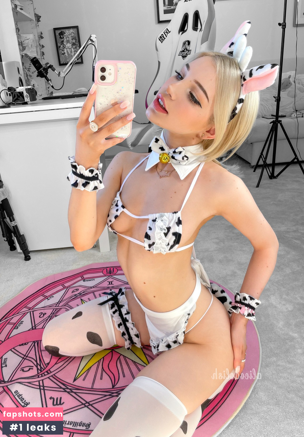 Alice Delish gallery photo #2682