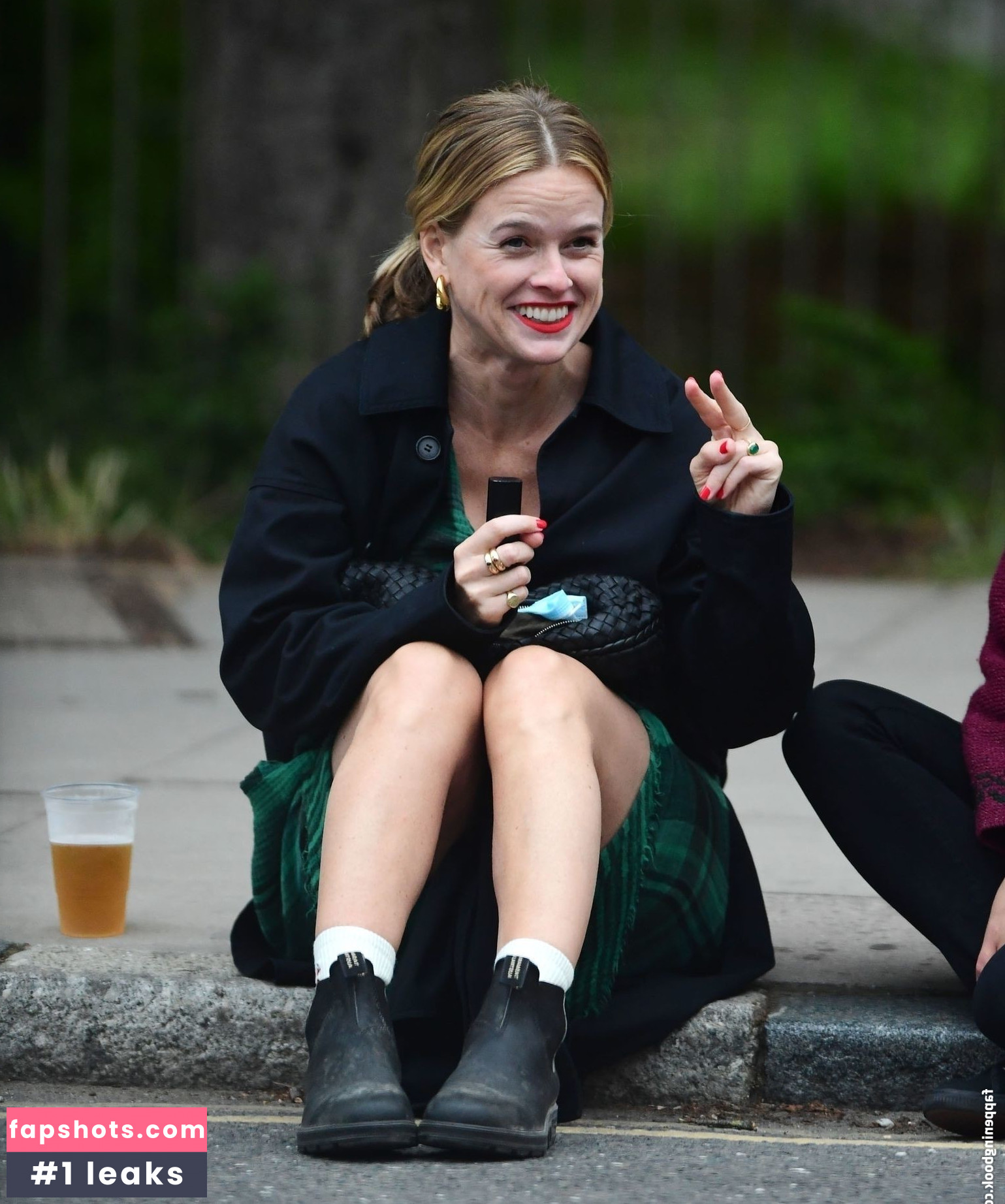 Alice Eve gallery photo #205