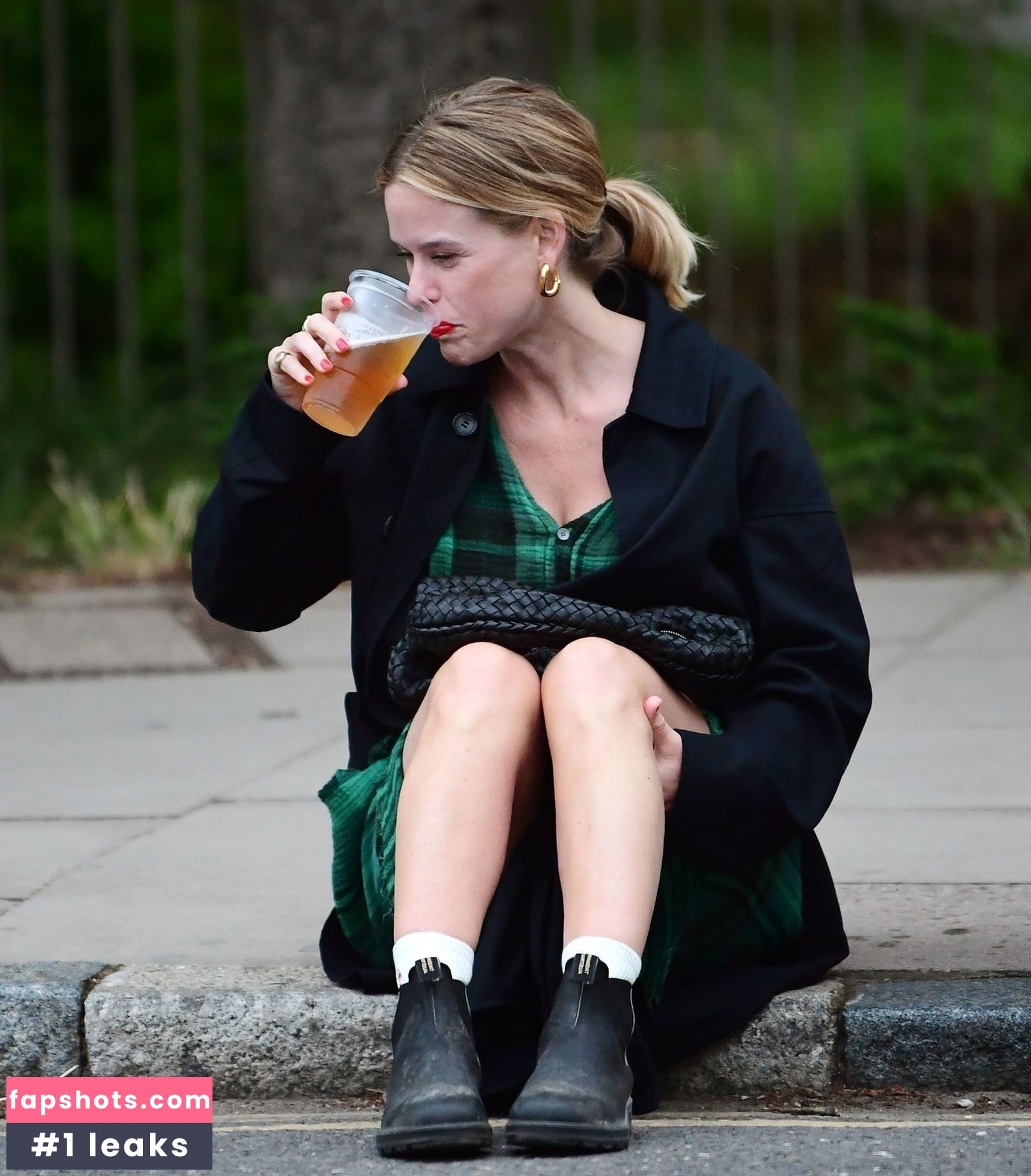 Alice Eve gallery photo #213