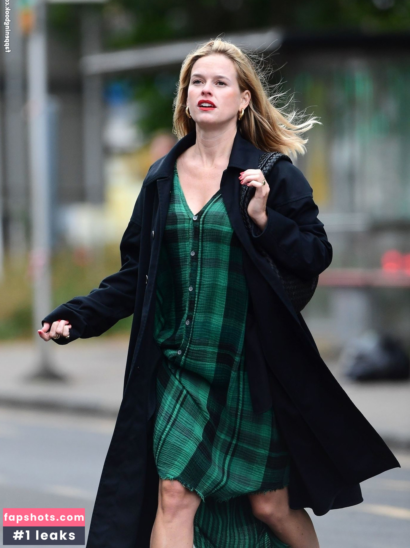 Alice Eve gallery photo #236