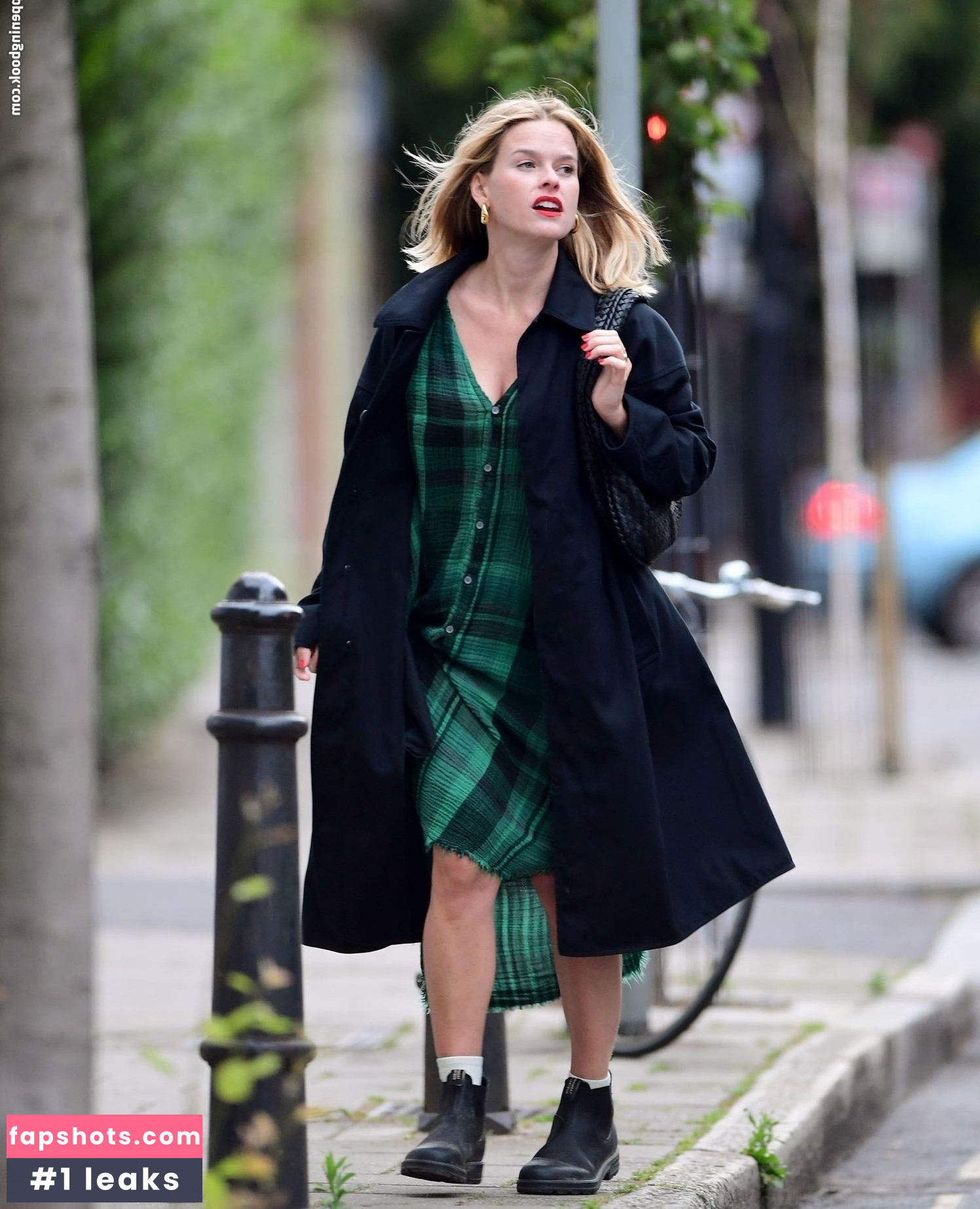 Alice Eve gallery photo #240