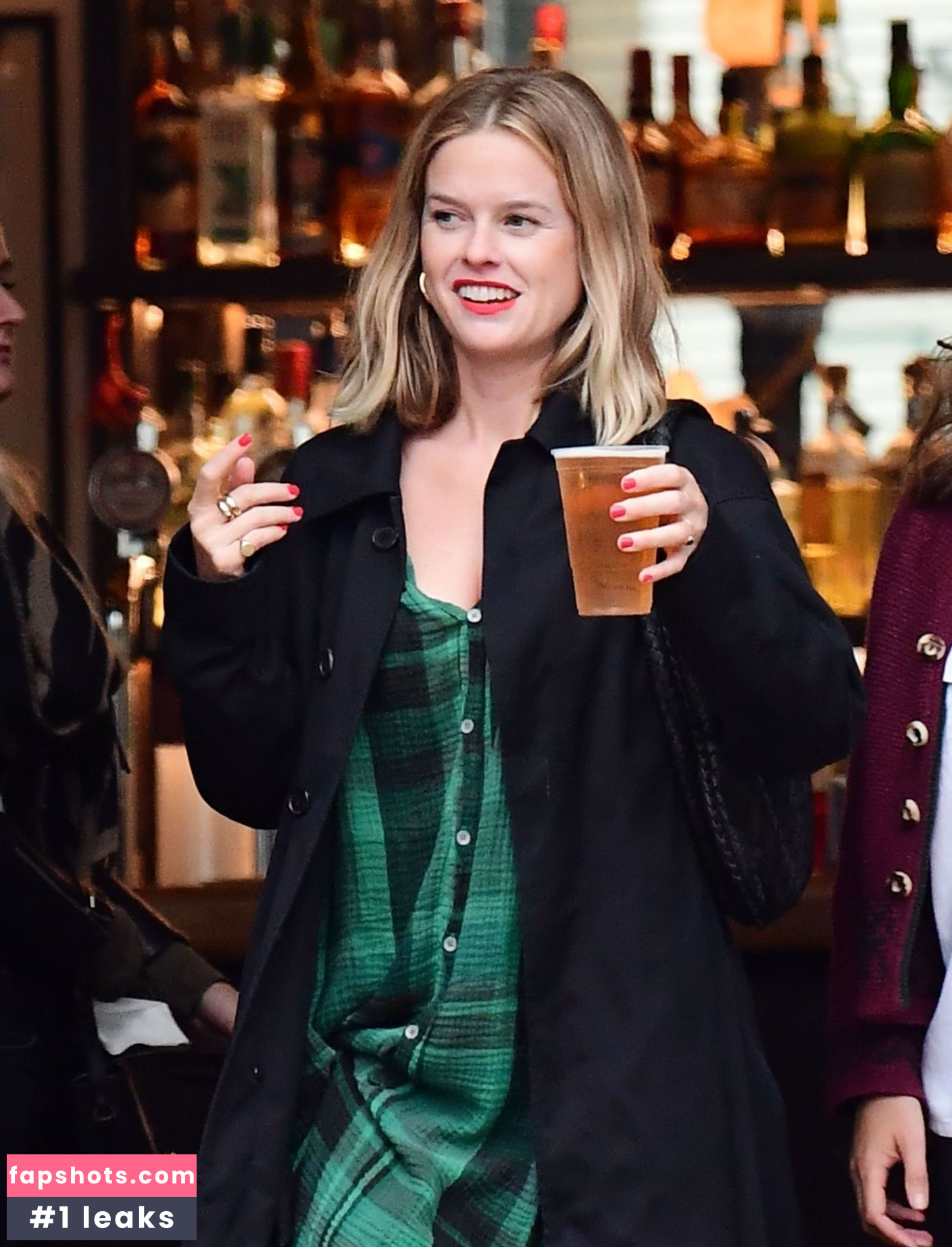 Alice Eve gallery photo #242