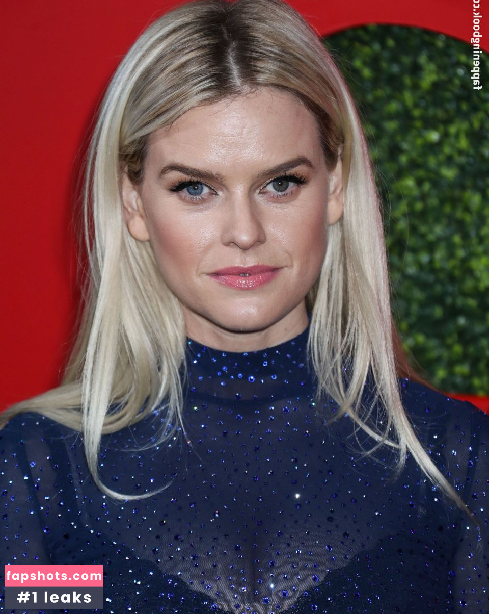 Alice Eve gallery photo #287