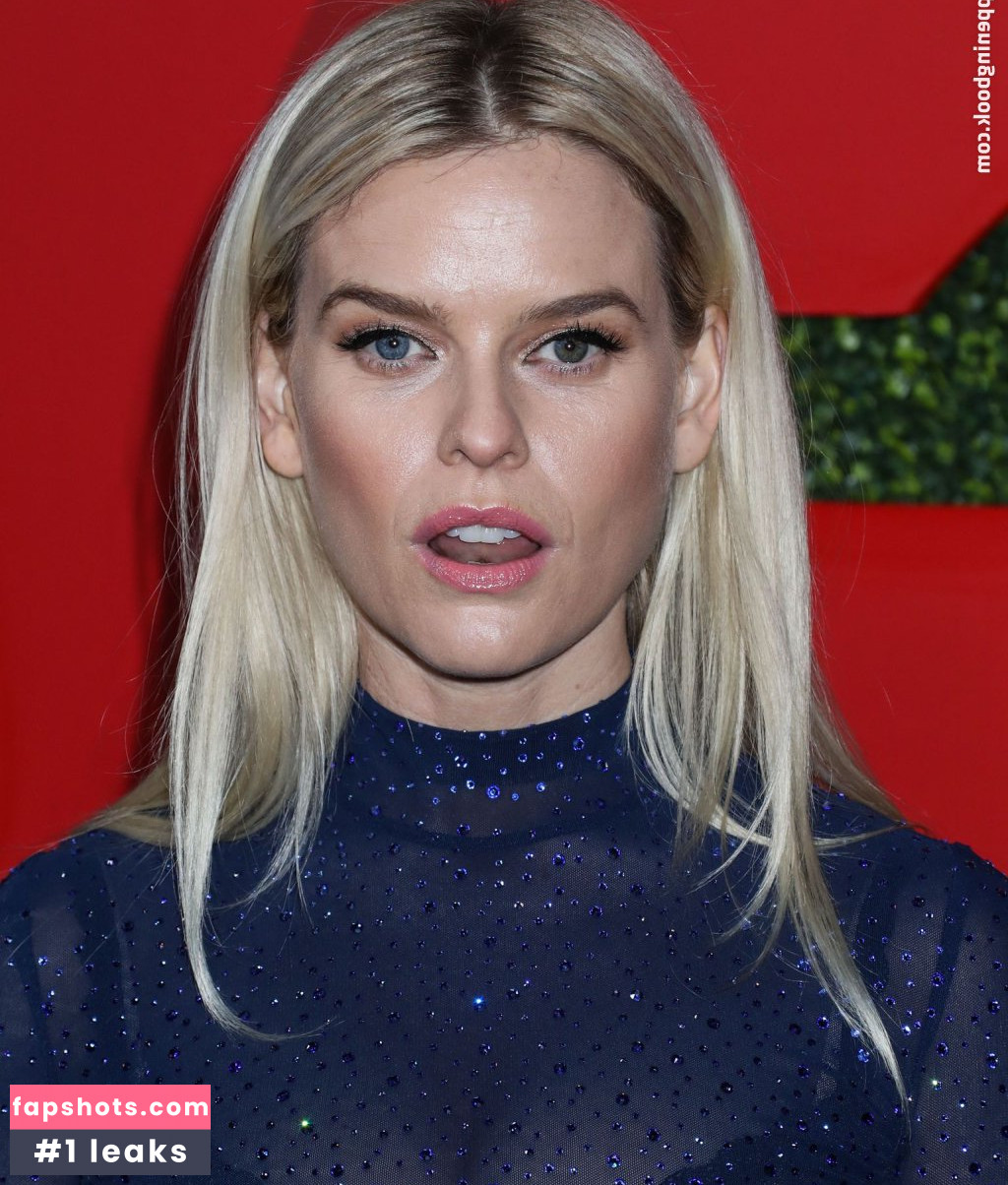 Alice Eve gallery photo #288