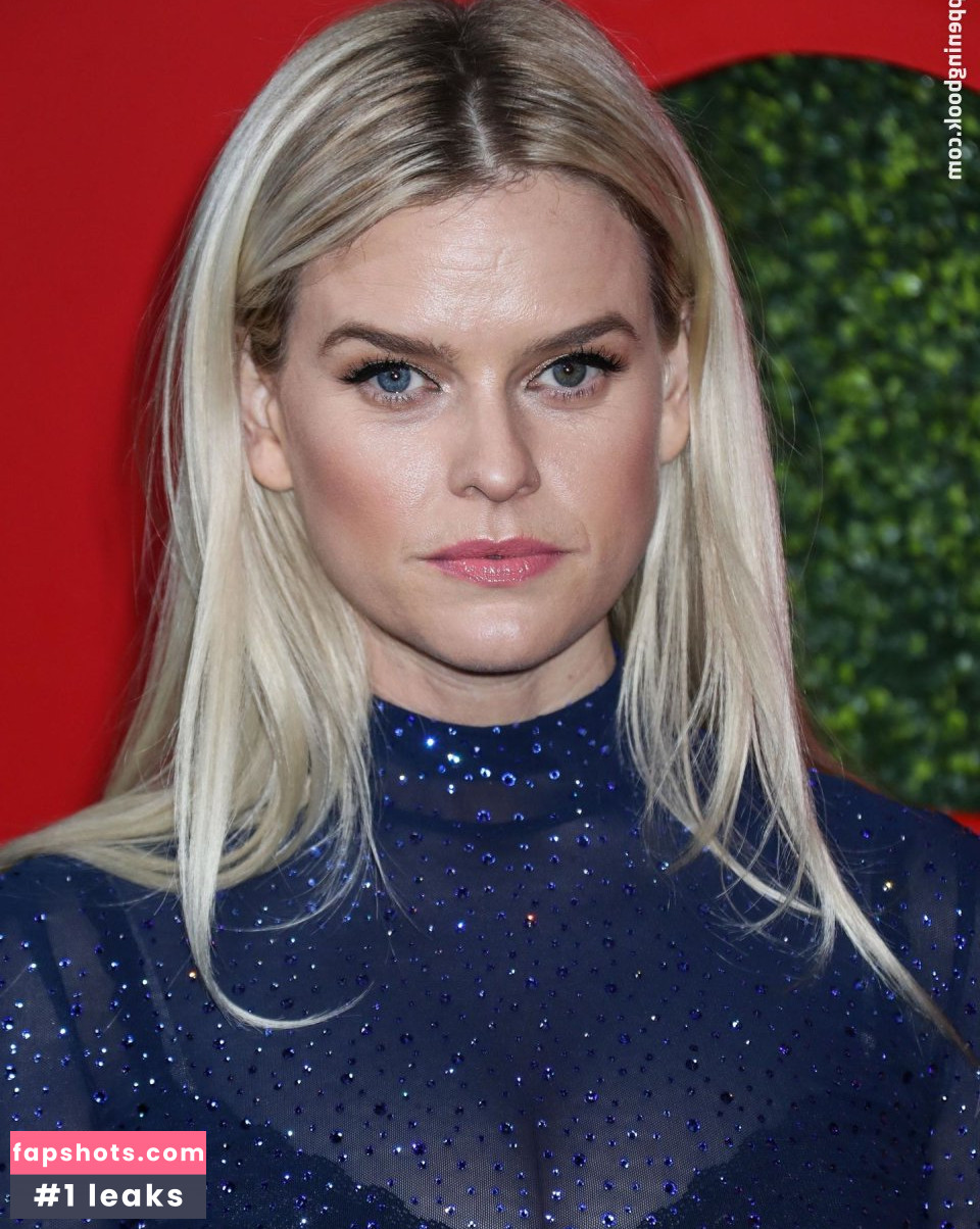 Alice Eve gallery photo #290