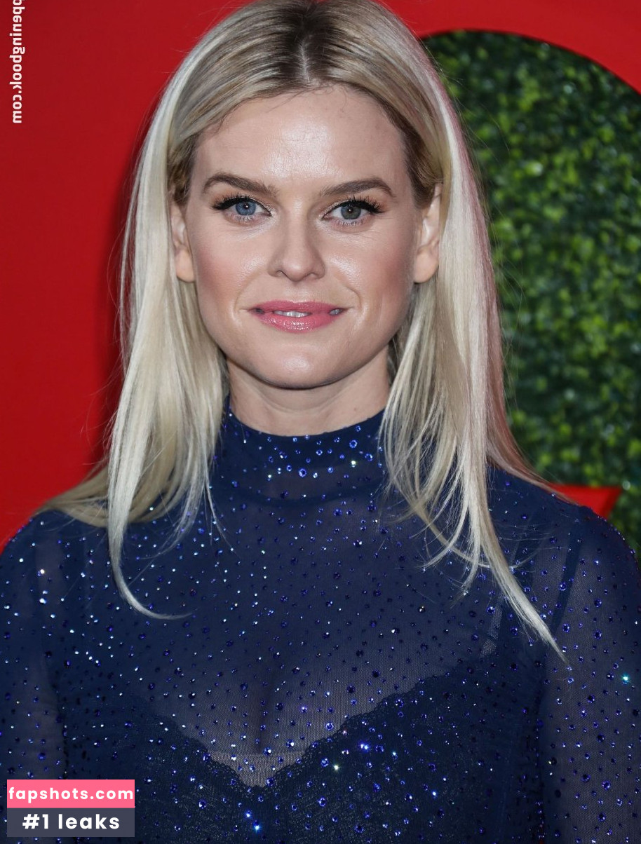 Alice Eve gallery photo #302