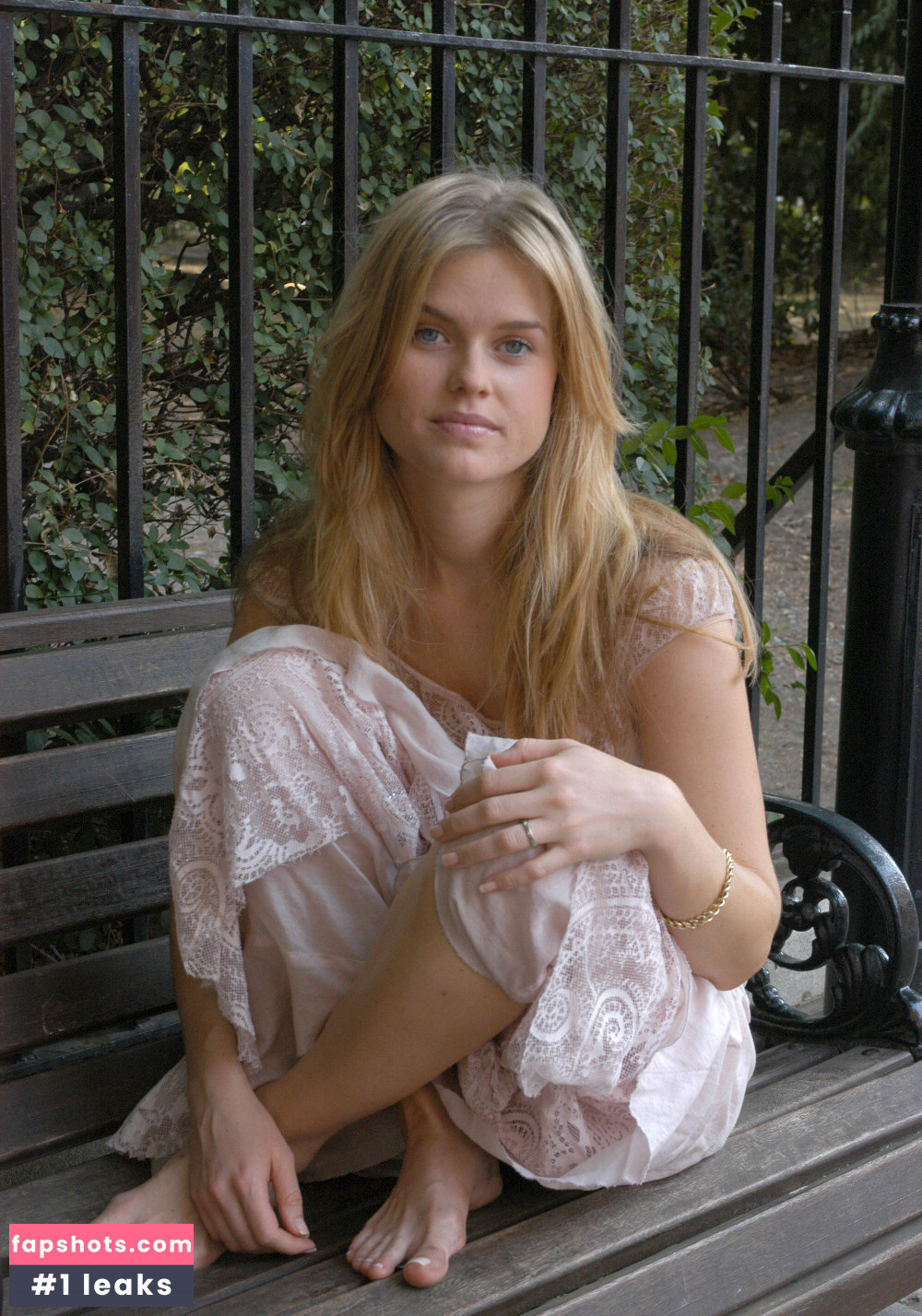 Alice Eve gallery photo #77