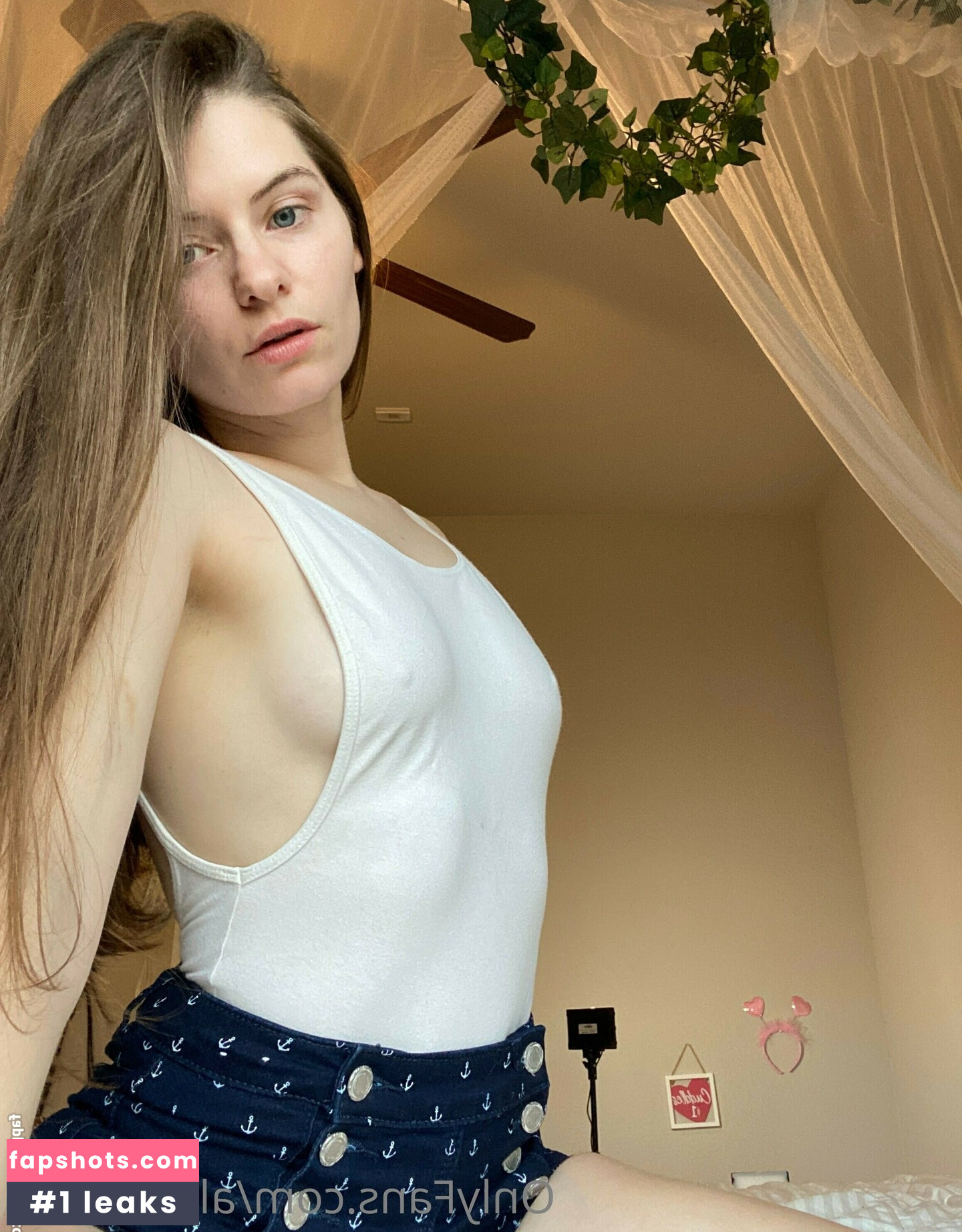 Alice March gallery photo #17