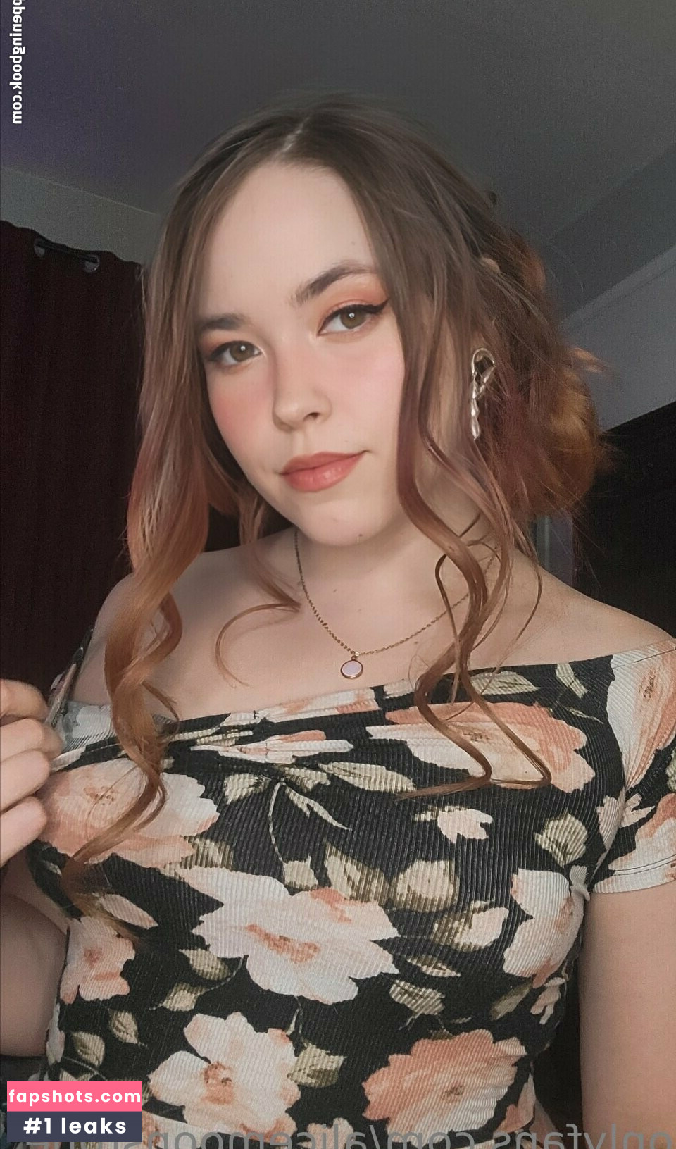 Alice MoonStone gallery photo #30