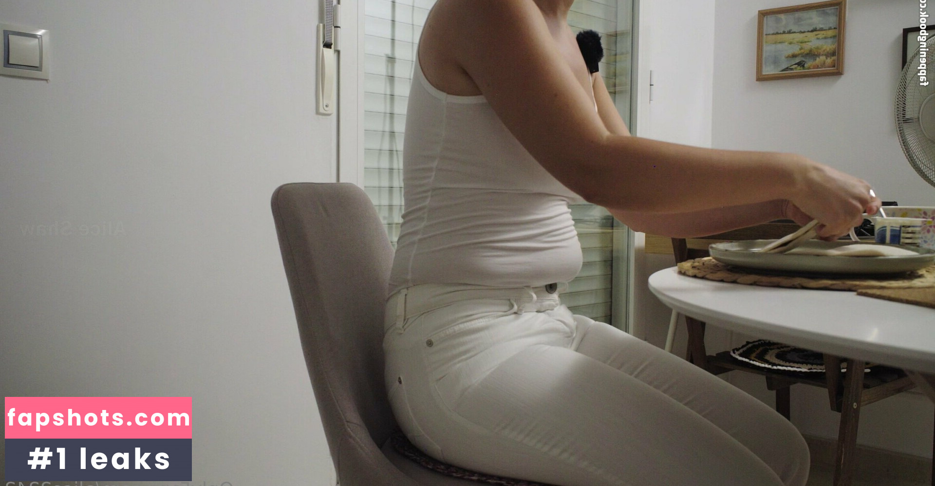 alice2242 gallery photo #3