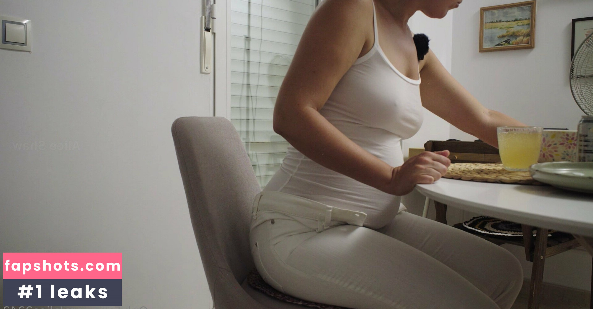 alice2242 gallery photo #22