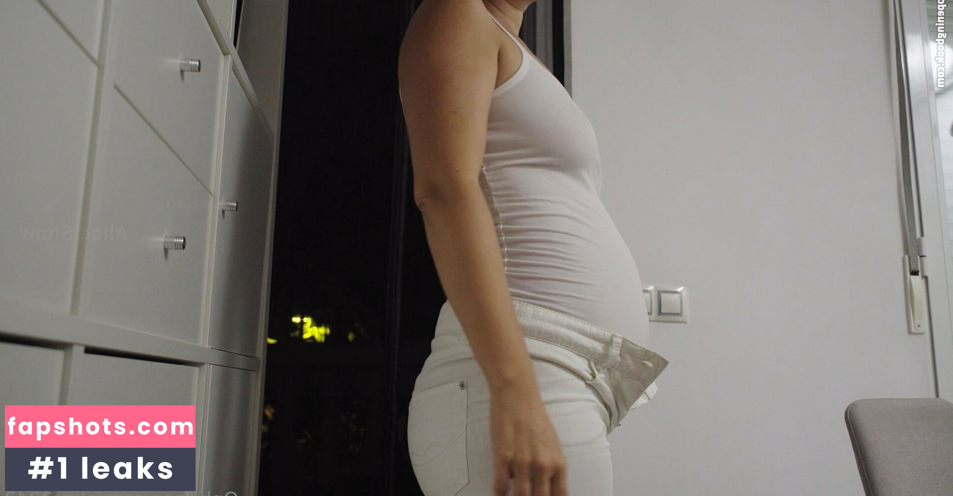 alice2242 gallery photo #31