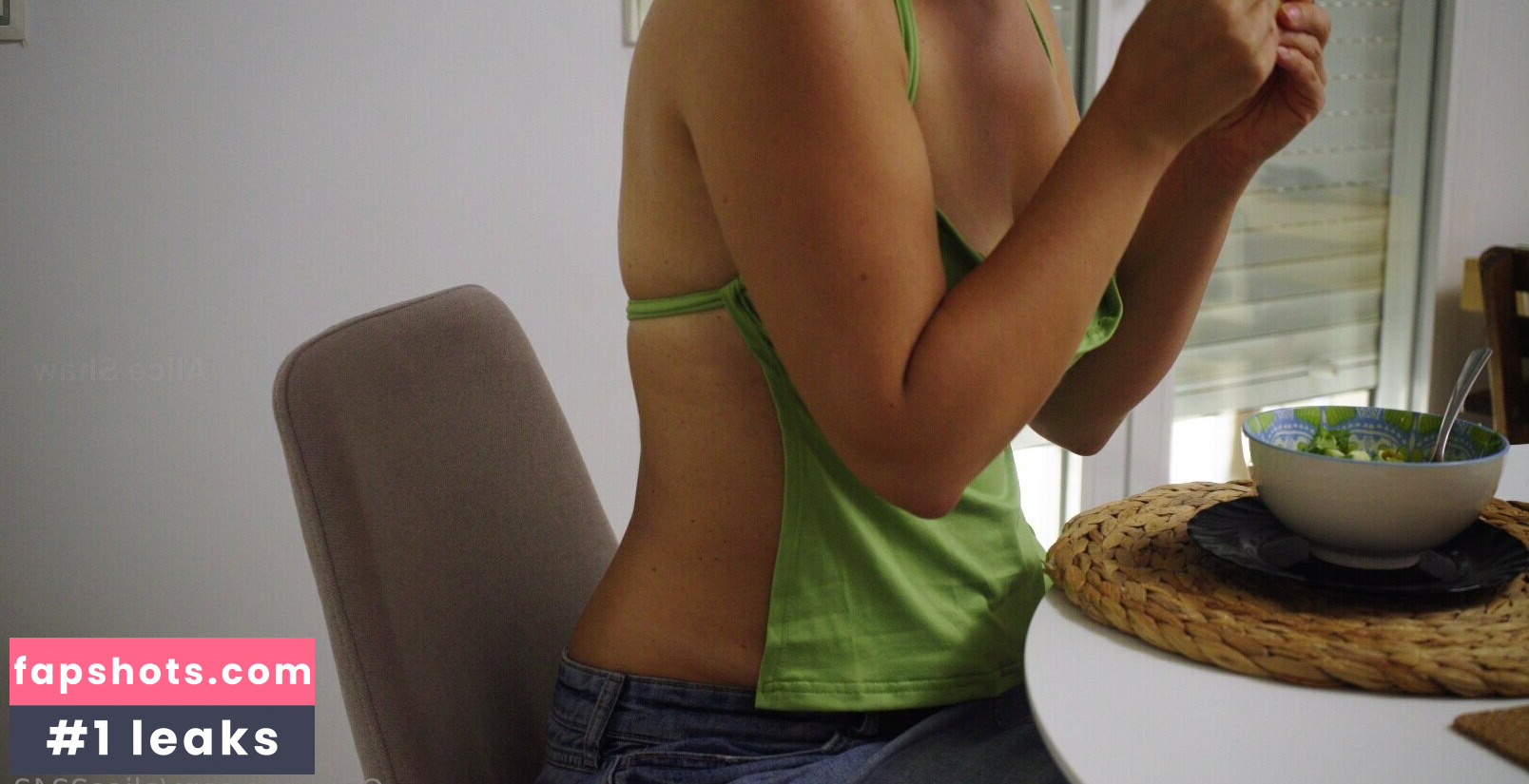 alice2242 gallery photo #10