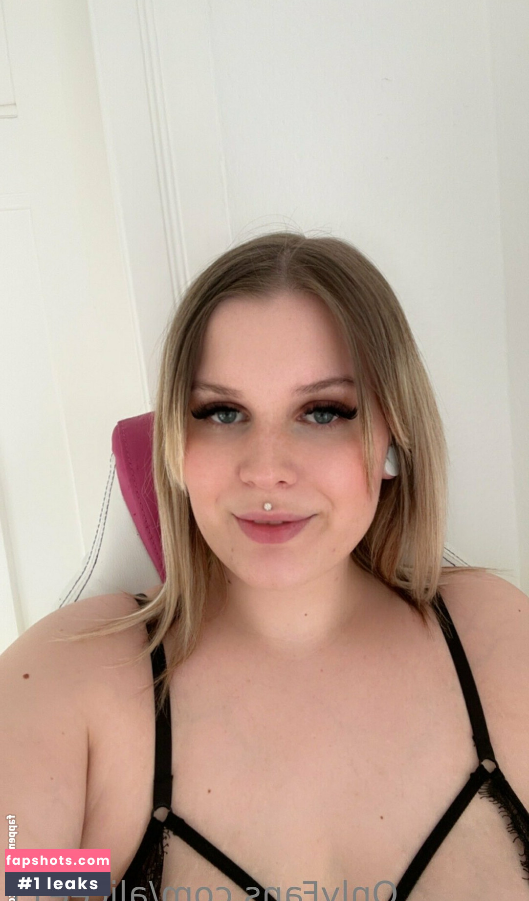 alicee11 gallery photo #2