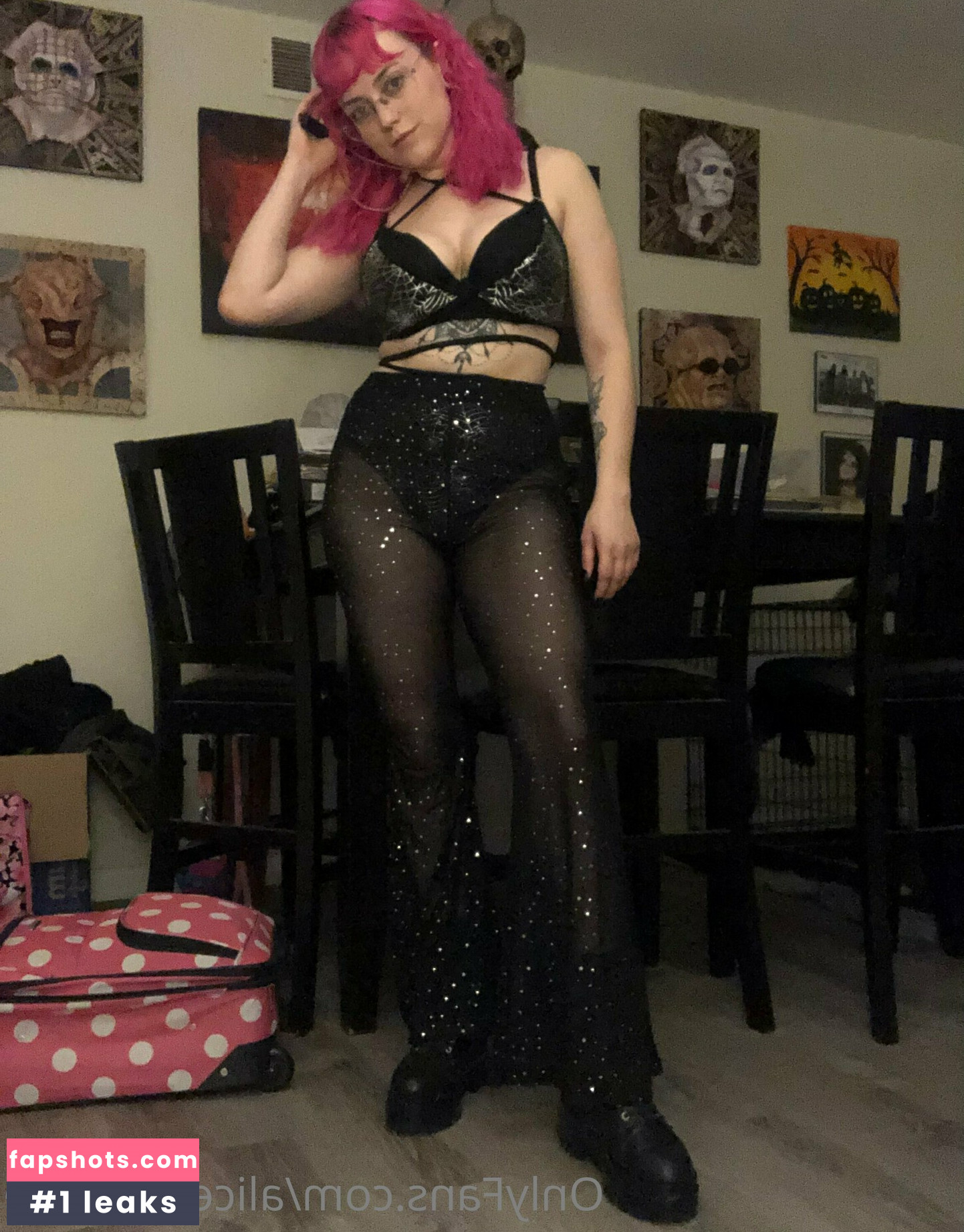 aliceenvyfree nude babe gallery