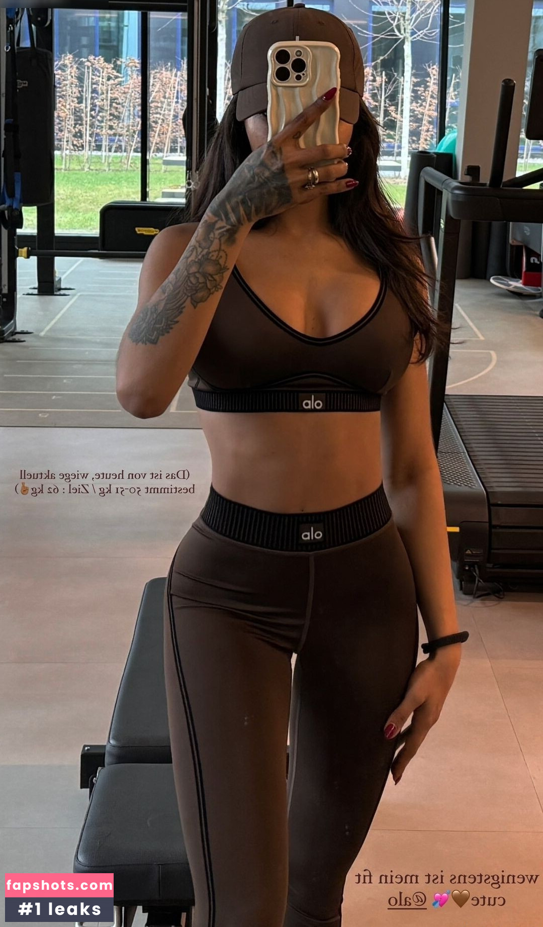 Alicia Awa gallery photo #2