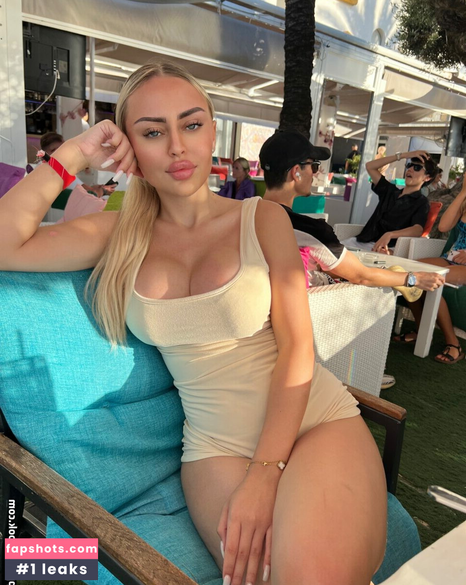 Alicia Bell gallery photo #2