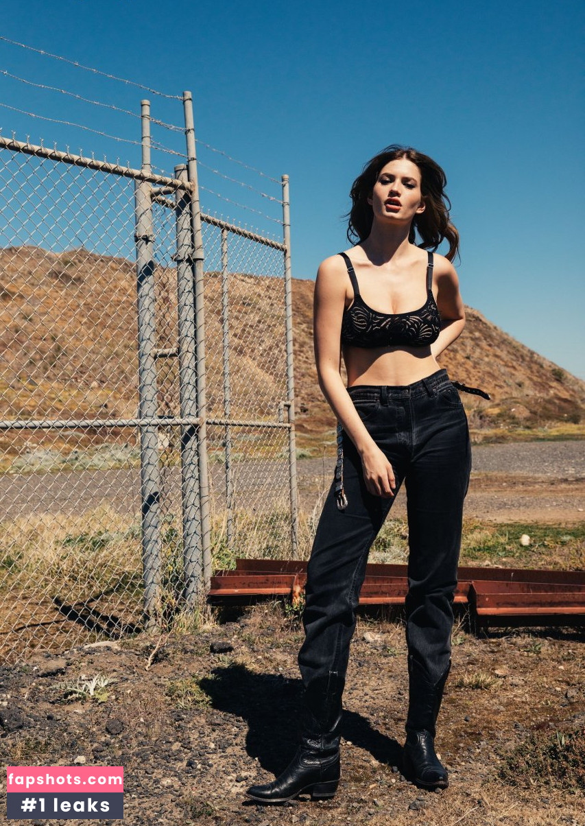 Alicia Davis gallery photo #17