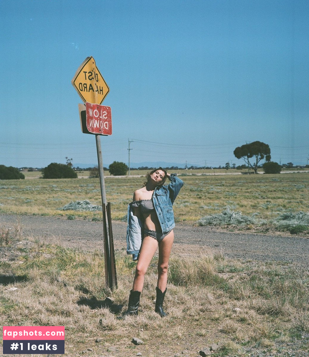 Alicia Davis gallery photo #18