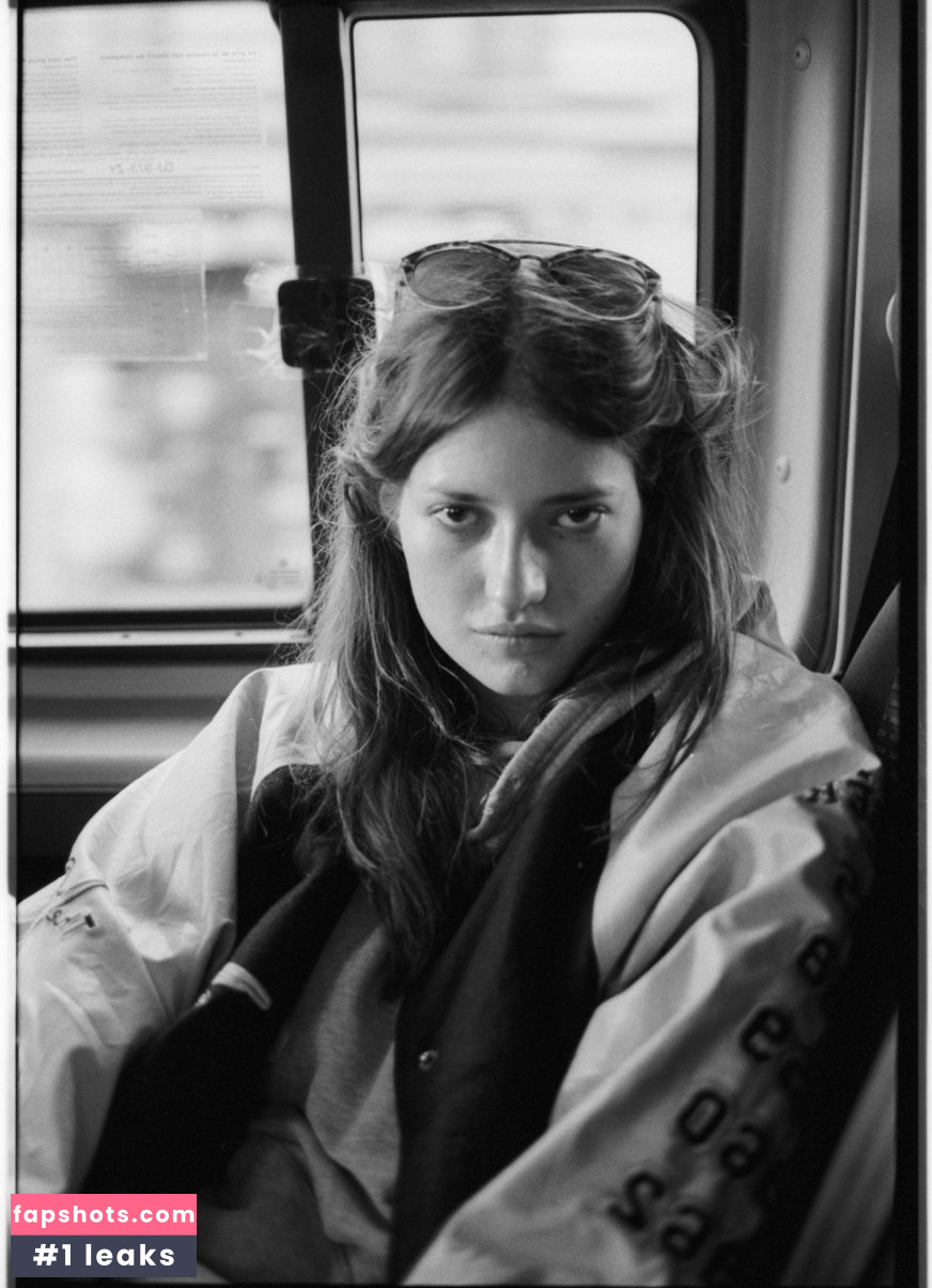 Alicia Davis gallery photo #27