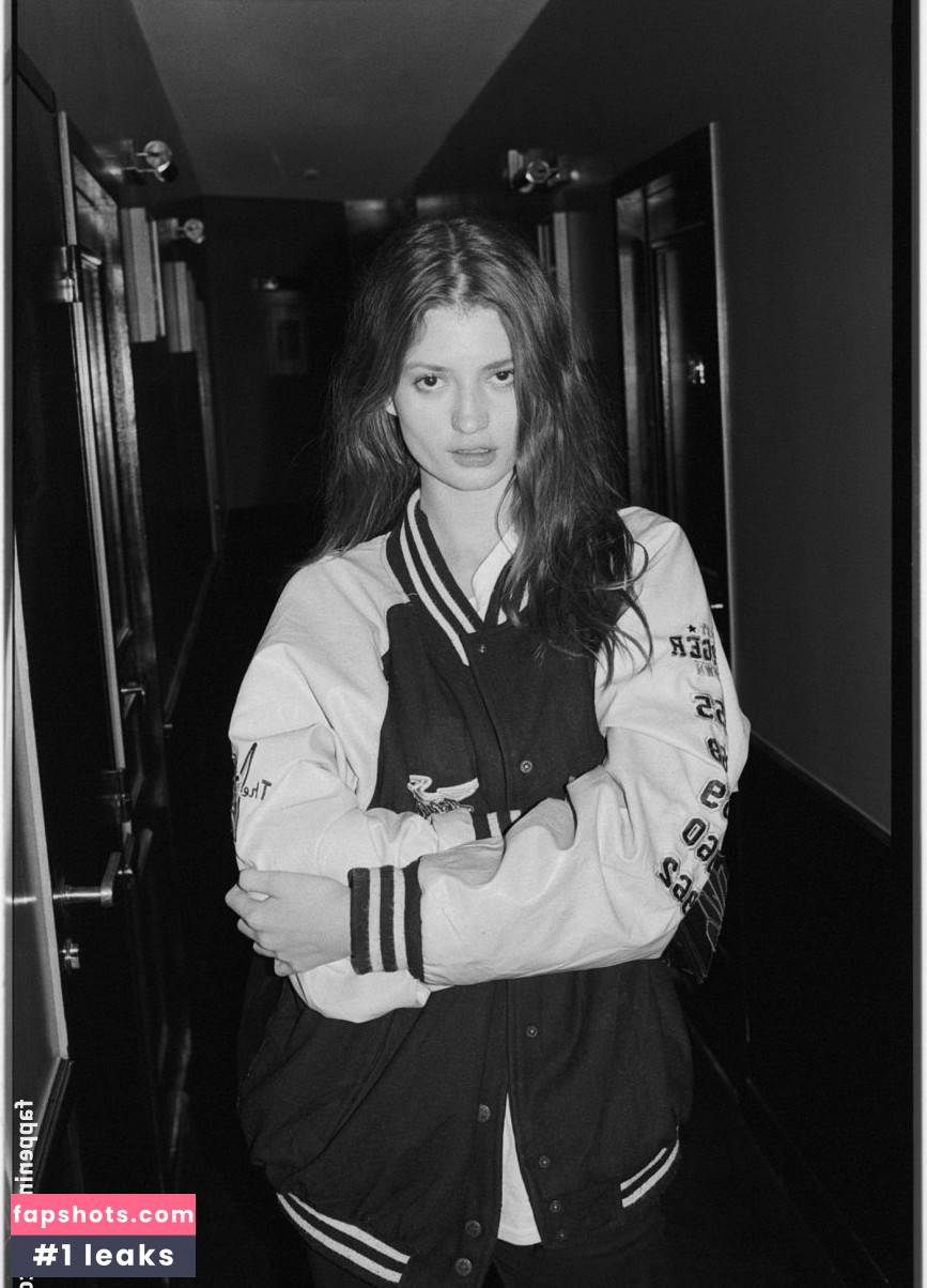 Alicia Davis gallery photo #28