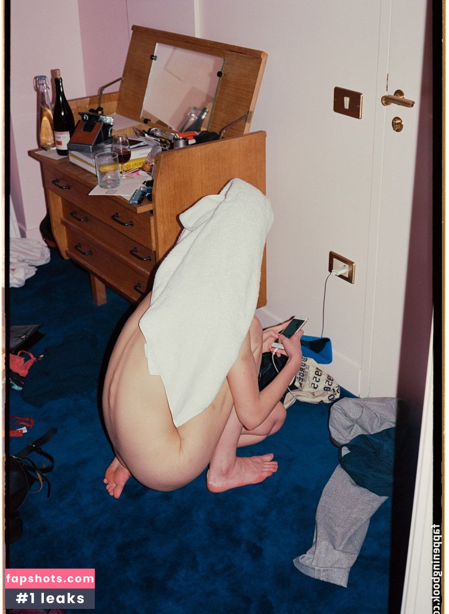 Alicia Davis gallery photo #29