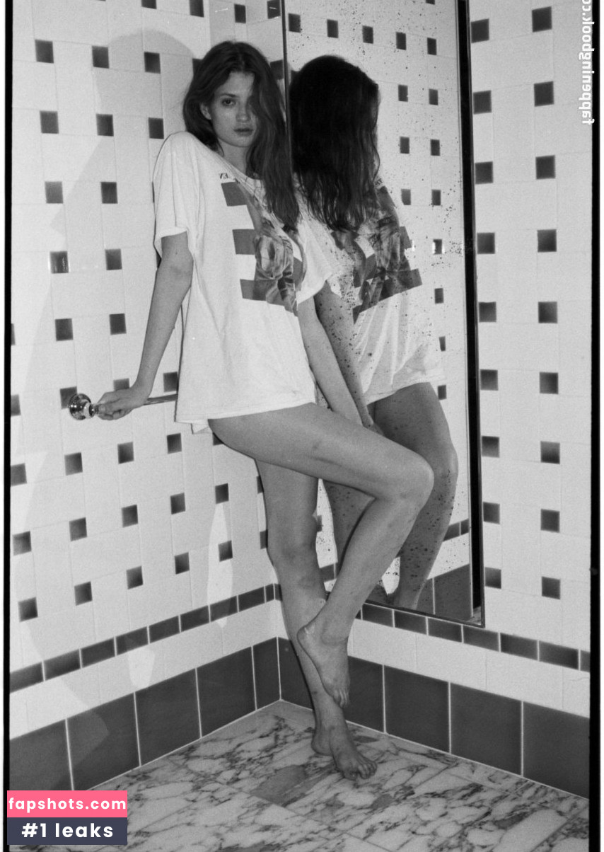 Alicia Davis gallery photo #32