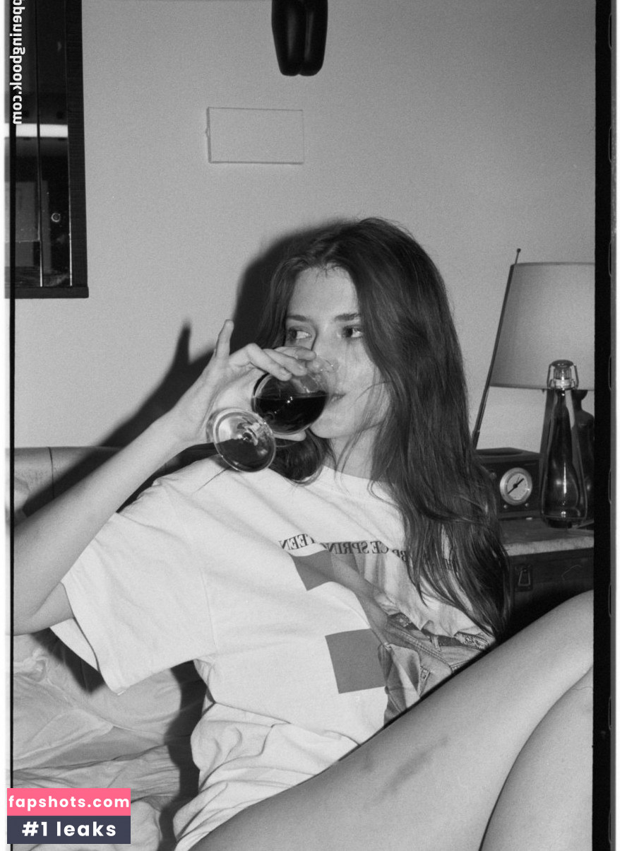 Alicia Davis gallery photo #34