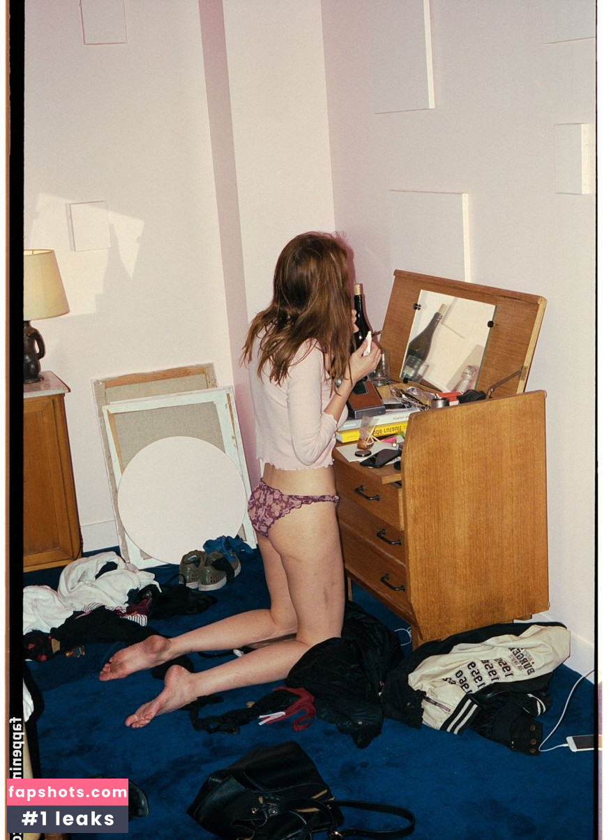 Alicia Davis gallery photo #35