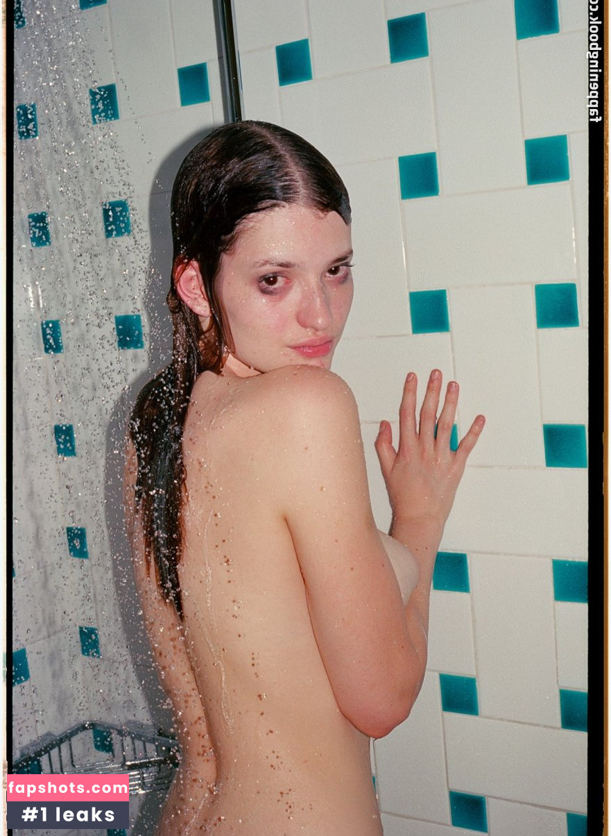 Alicia Davis gallery photo #37