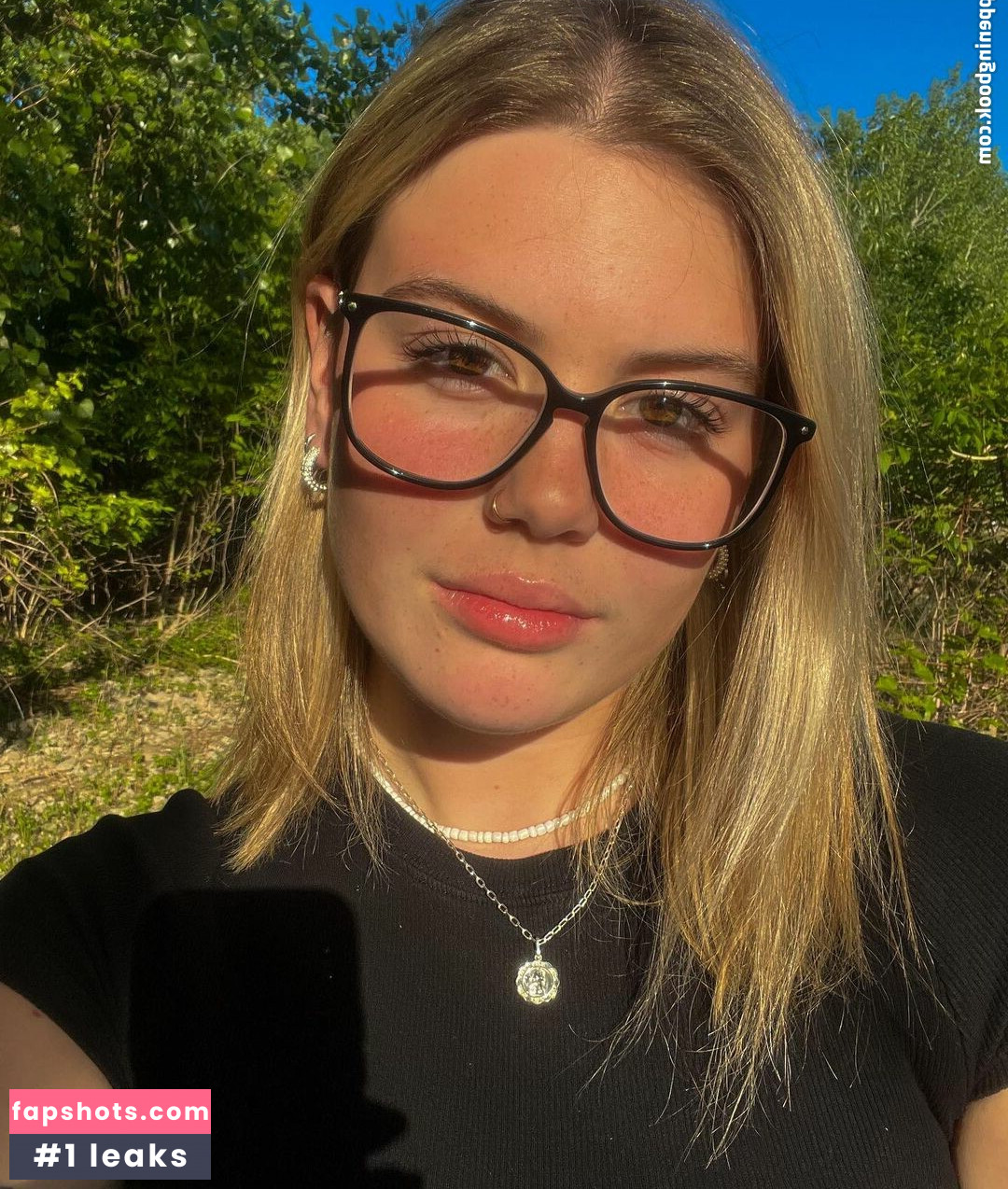 Alicia Laroche gallery photo #11