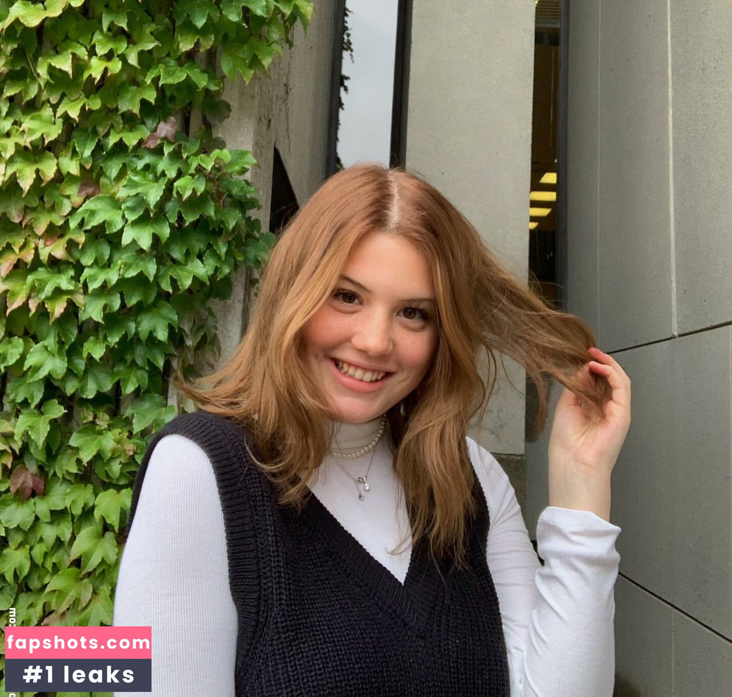 Alicia Laroche gallery photo #18