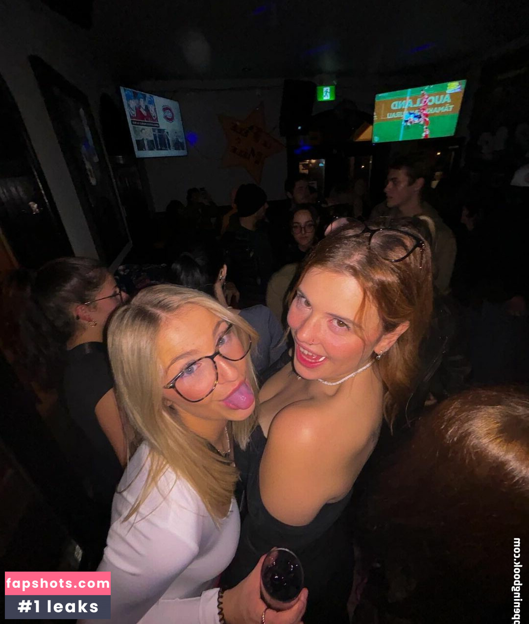 Alicia Laroche gallery photo #4