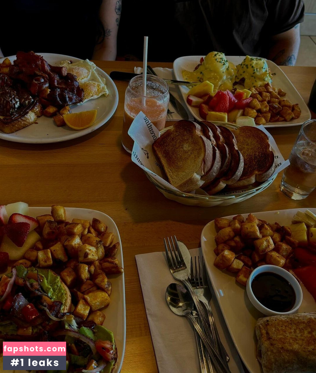 Alicia Laroche gallery photo #8