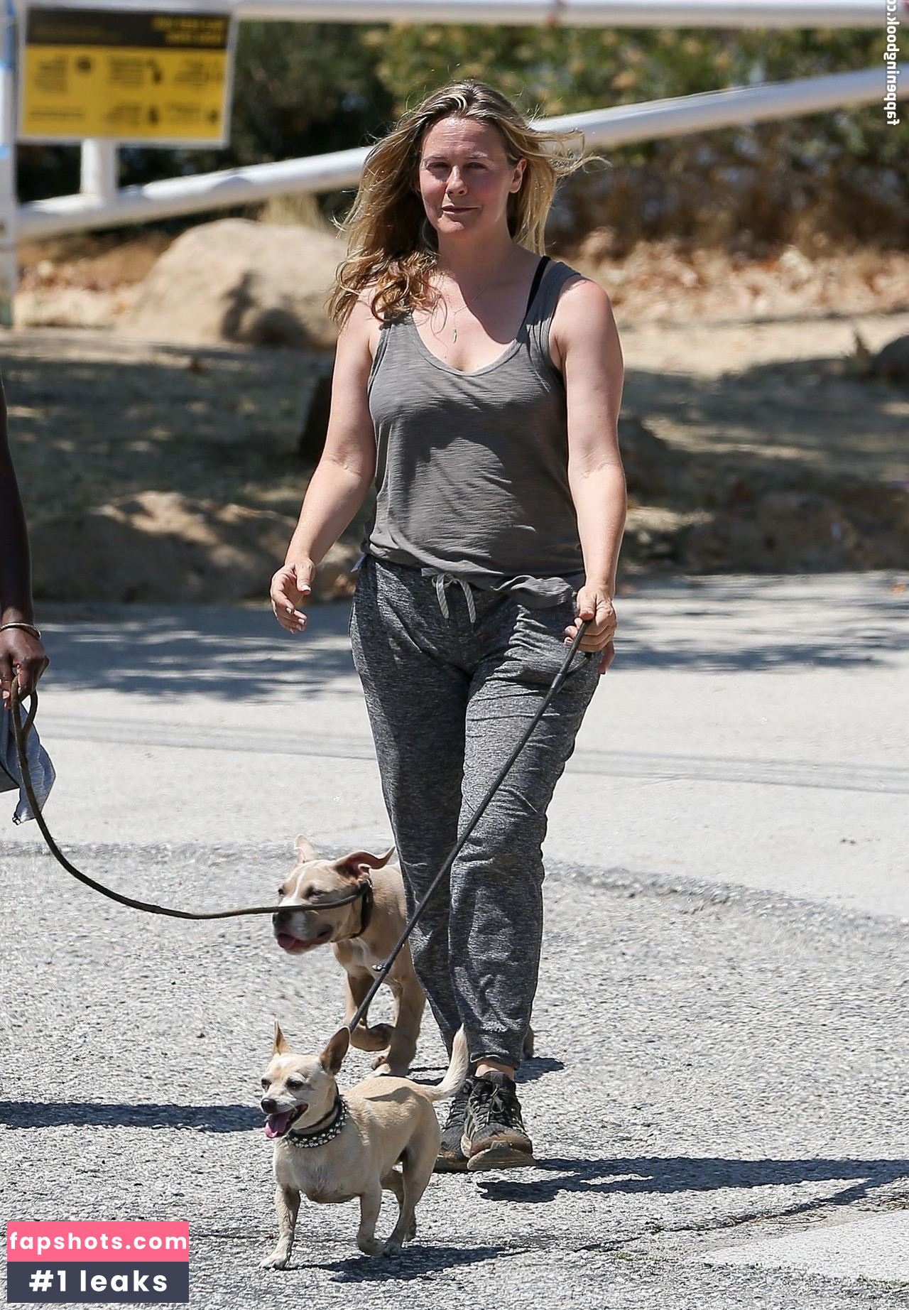 Alicia Silverstone gallery photo #102