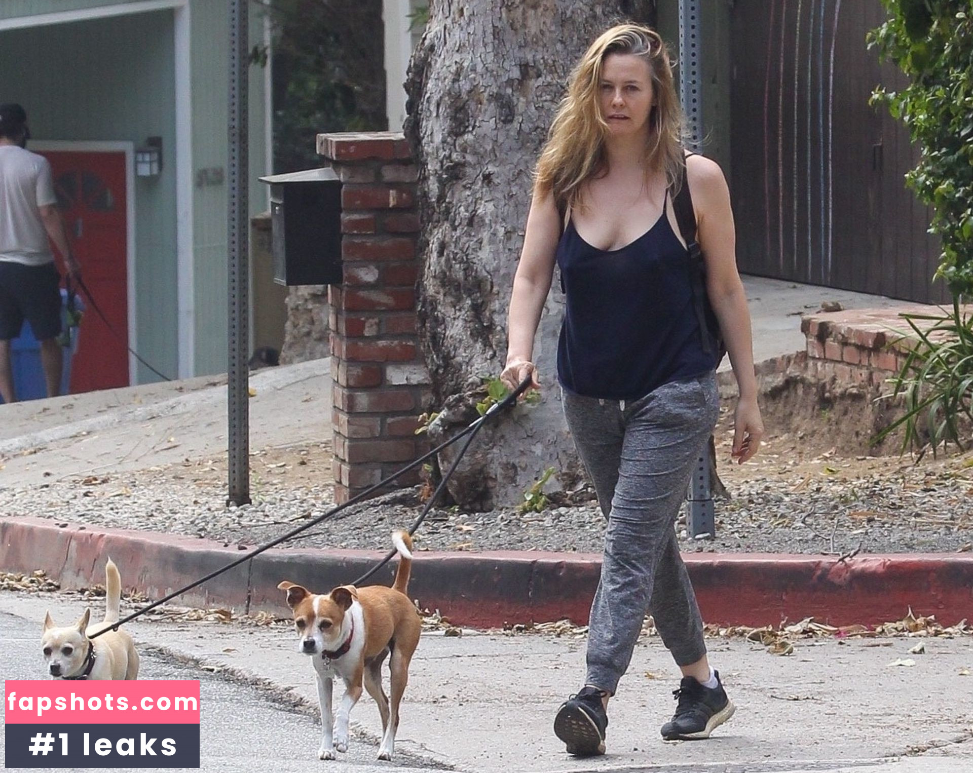 Alicia Silverstone gallery photo #137