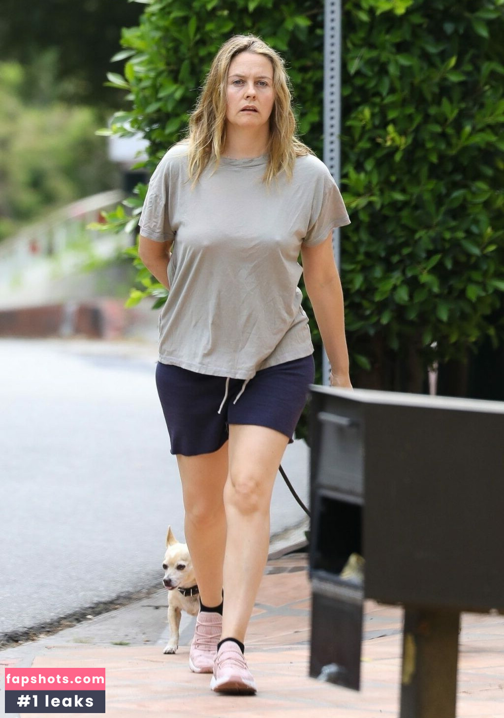 Alicia Silverstone gallery photo #46