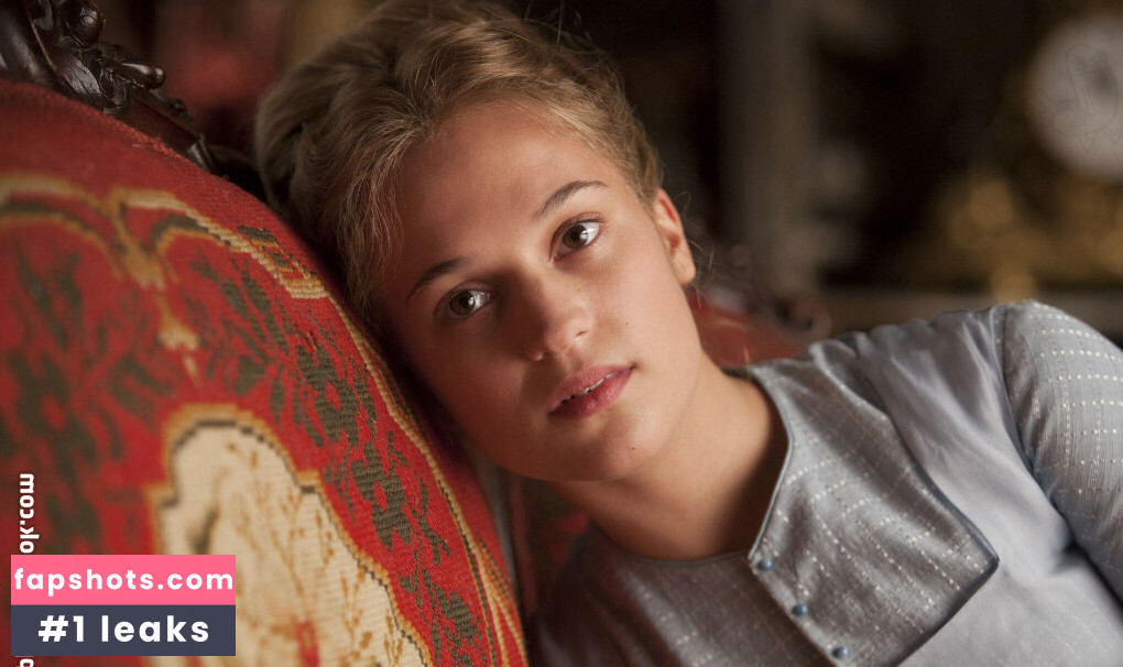Alicia Vikander gallery photo #136