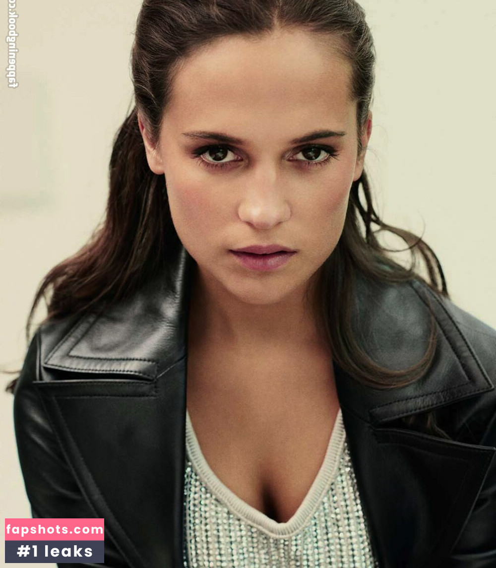Alicia Vikander gallery photo #137