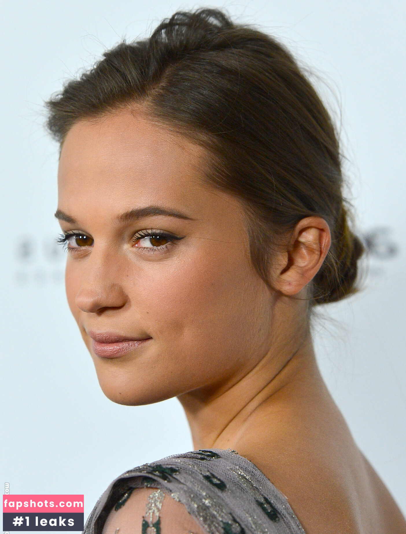 Alicia Vikander gallery photo #140