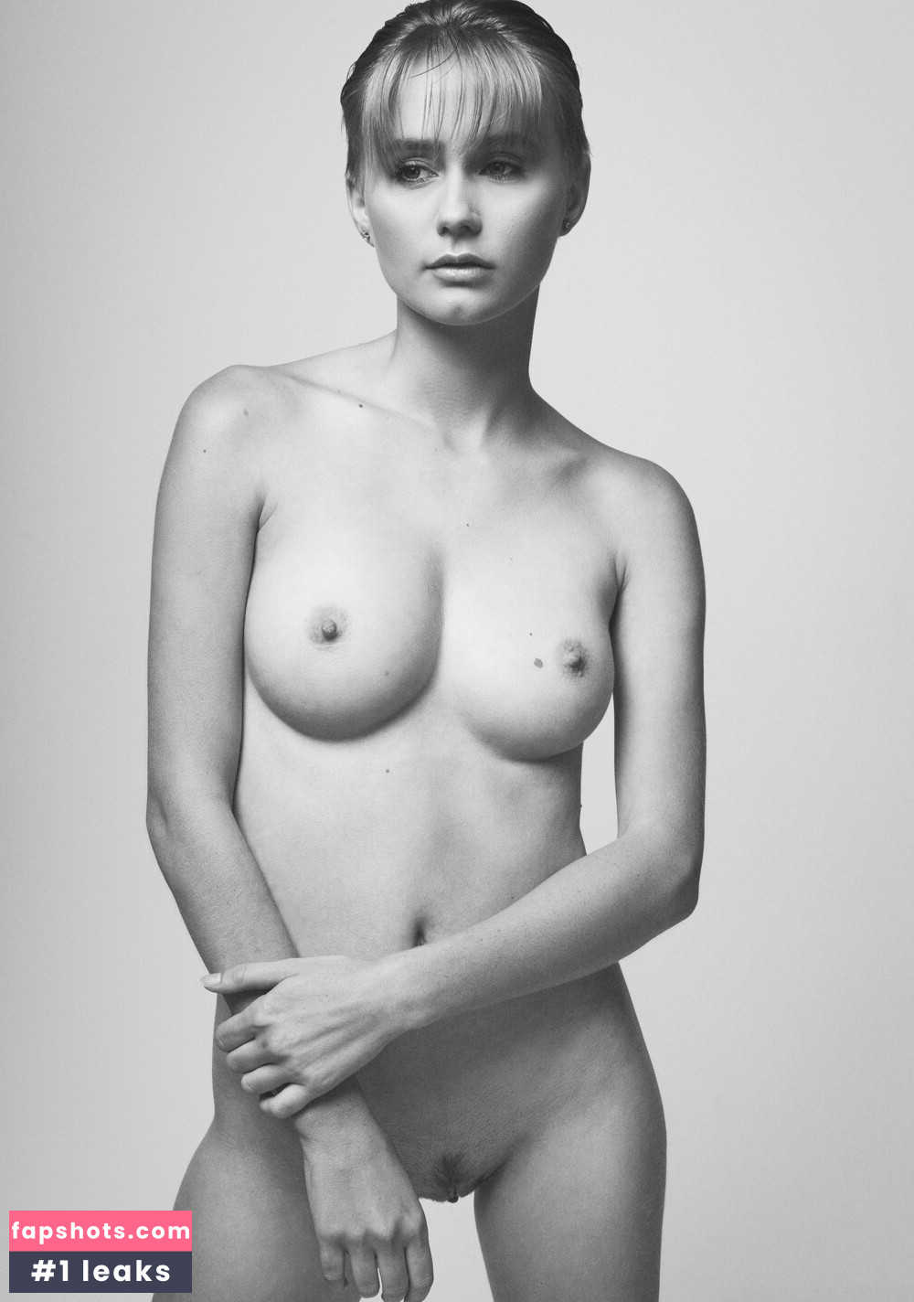 Alicia Williams gallery photo #22