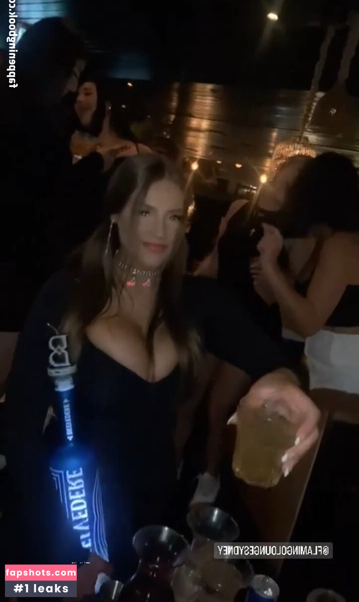 Alida Moya gallery photo #26