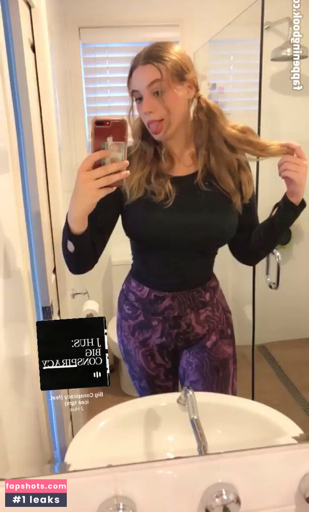 Alida Moya gallery photo #45